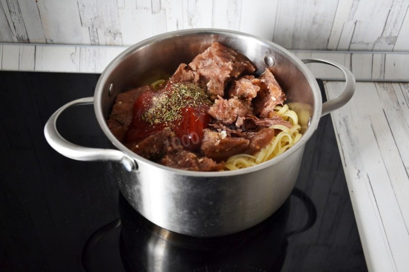 Тушеная лапша с мясом