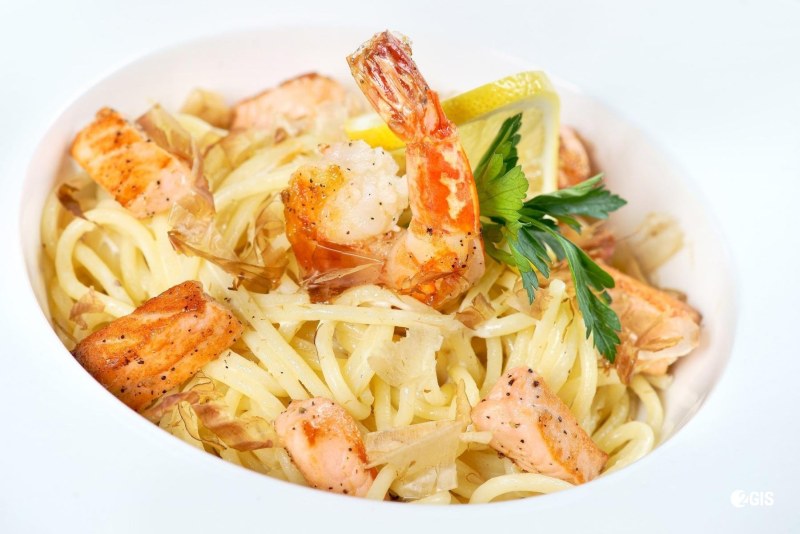Паста фарфалле с морепродуктами