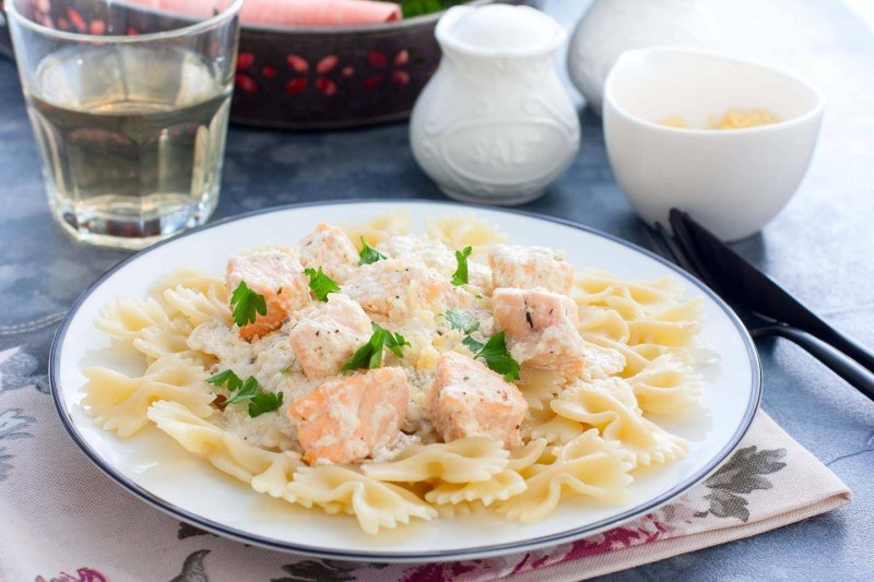Паста фарфалле с креветками