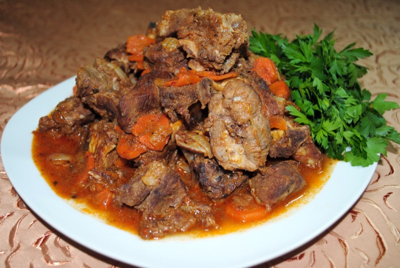 Мясо с фасолью и овощами