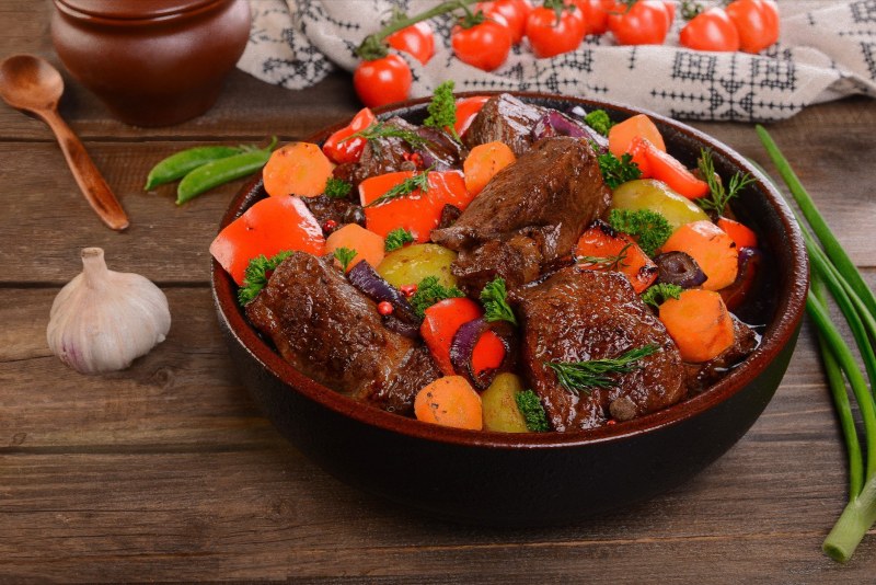 Говядина тушёная с овощами в мультиварке