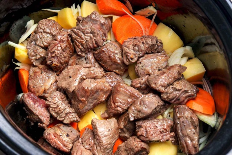 Мясо тушеное в духовке