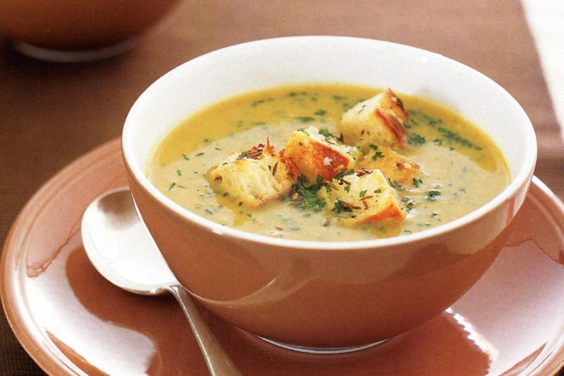 Сырный суп с гренками