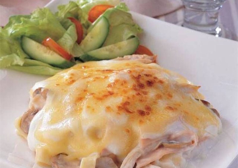 Куриное филе под соусом бешамель