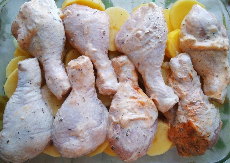 Куриные голени с картошкой
