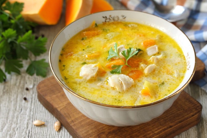 Суп с лапшой и яйцом