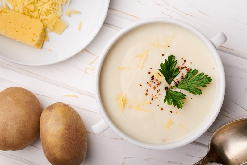 Суп-пюре картофельный с гренками