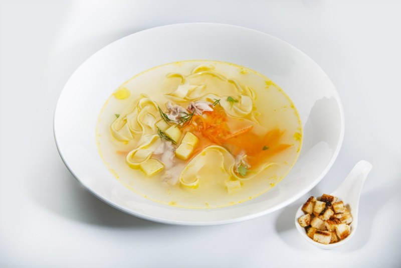 Куриный суп с ракушками