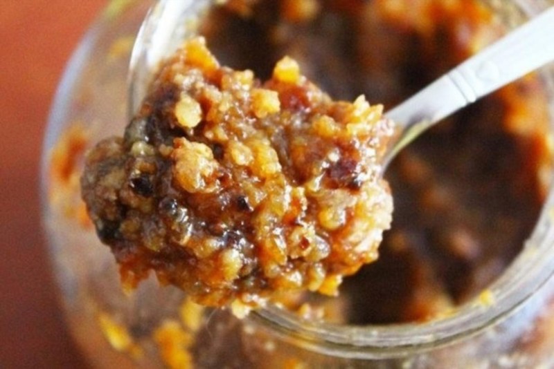 Салат с изюмом и грецкими орехами