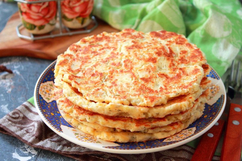 Лепёшки с начинкой на сковороде
