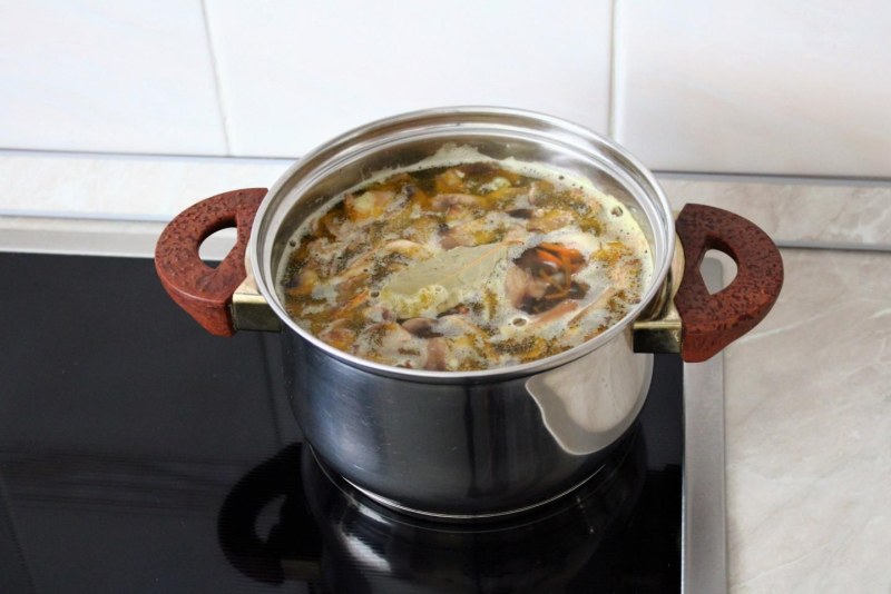 Грибной суп из шампиньонов с картофелем