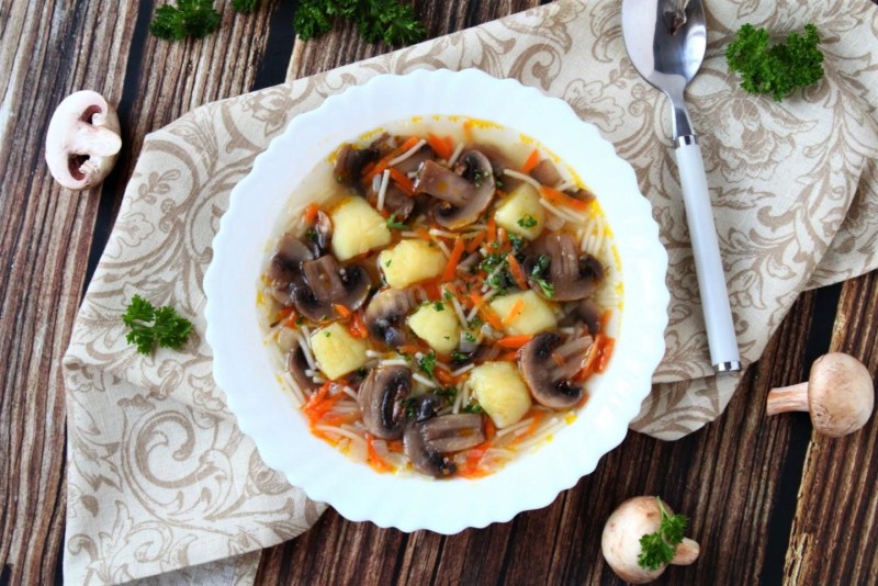 Пшенный суп с грибами