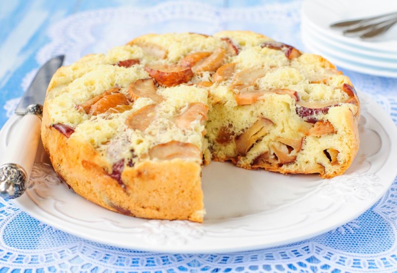 Шарлотка с яблоками