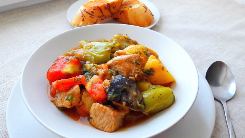 Тушеная картошка с овощами
