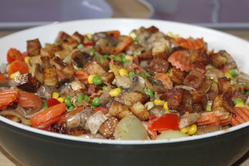 Овощное рагу с кабачками и картошкой в мультиварке