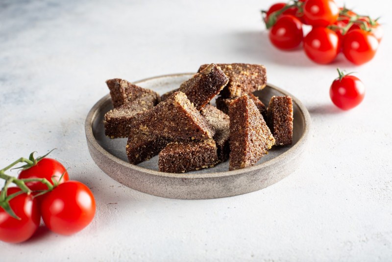 Гренки со вкусом хрена и холодца