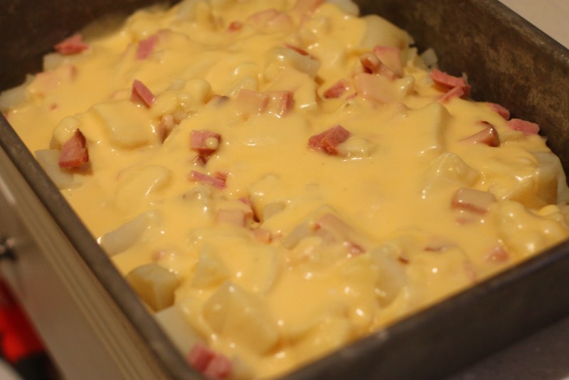 Запеканка с картошкой и колбасой