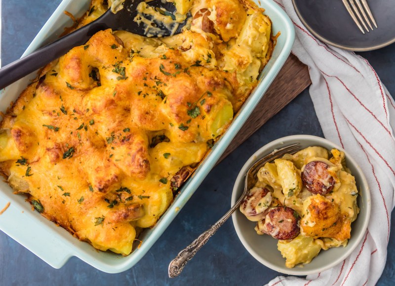 Картофельная запеканка с сосисками и сыром