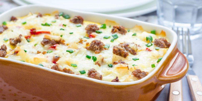 Картофель с сосисками в духовке