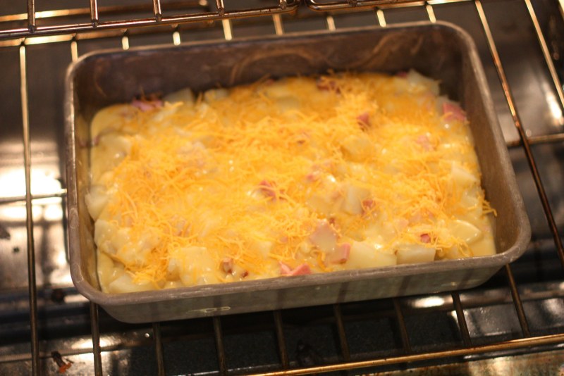 Картошка с колбасой и сыром в духовке