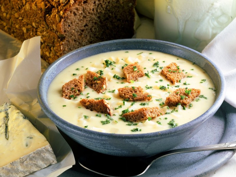 Сырный суп с плавленым сырком и куриной грудкой
