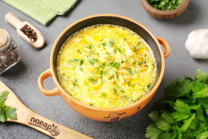 Суп с копчёной курицей и плавленым сыром