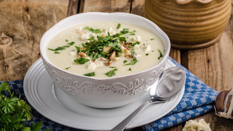 Сырный суп с шампиньонами и брокколи