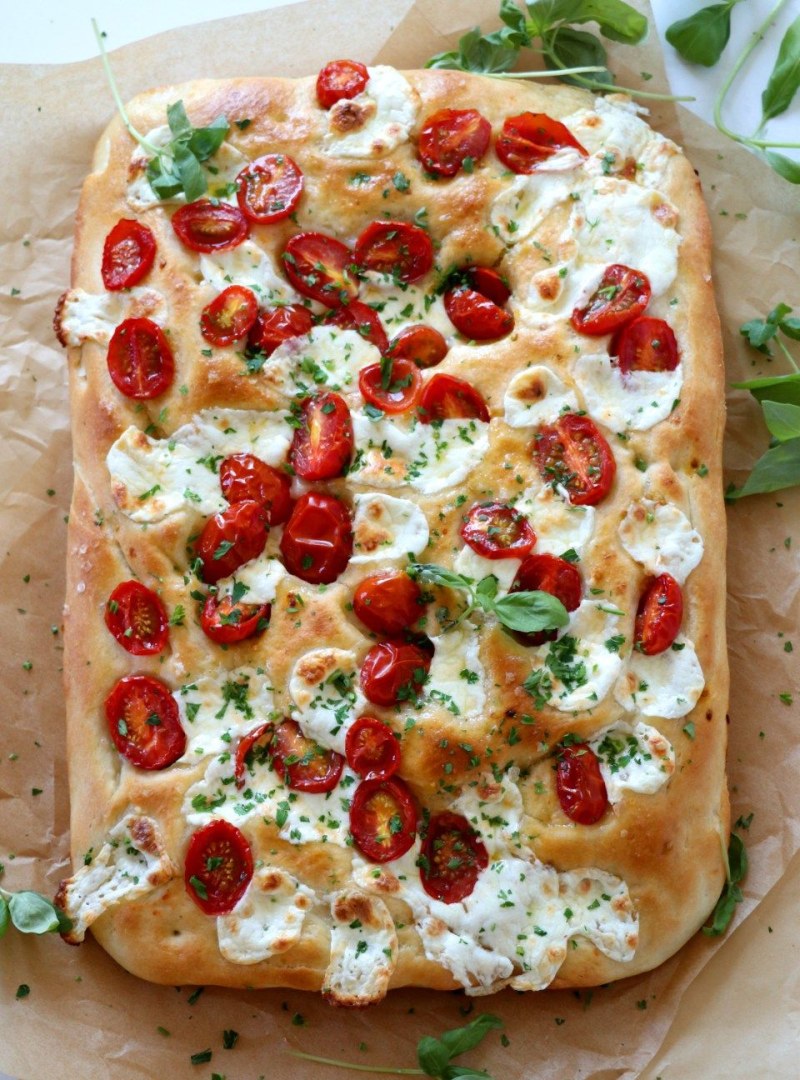 Focaccia Genovese с томатами