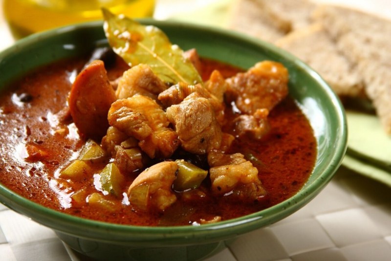 Гуляш с гречкой