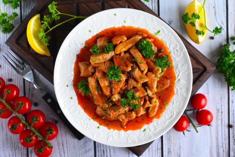 Гуляш из свинины классический