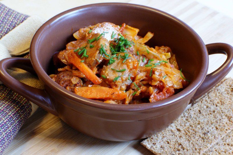 Жаркое в горшочках с курицей