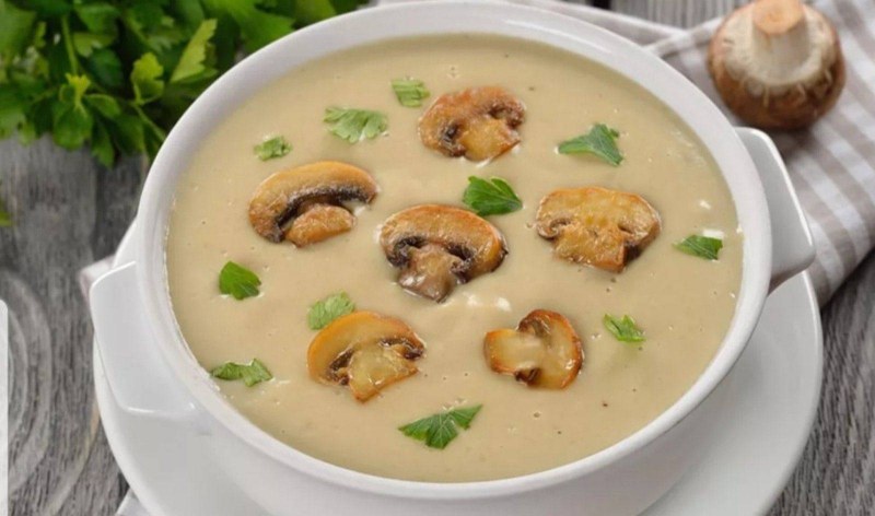 Бефстроганов с шампиньонами и картофельным пюре