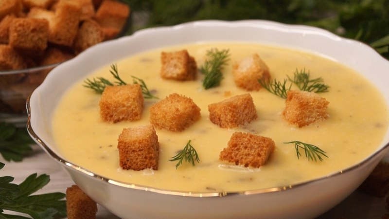 Крем суп грибной крутонами