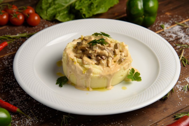 Картофельные гнездышки с грибами и сыром
