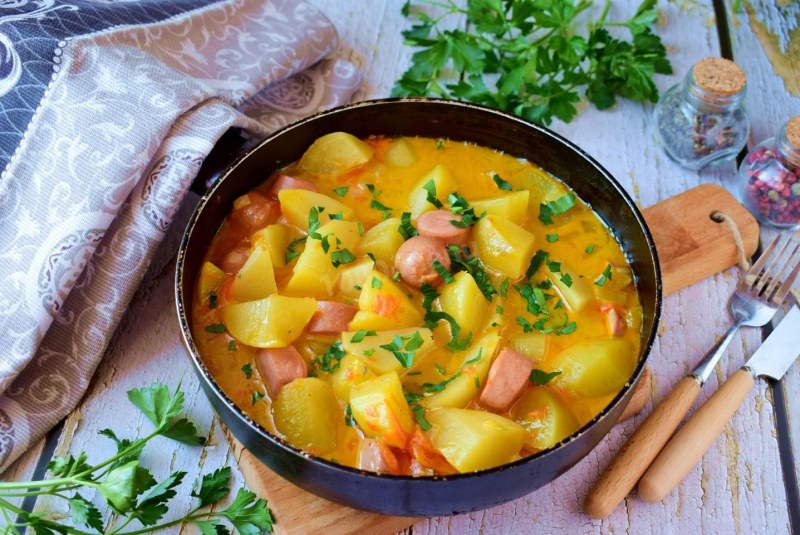 Тушёная картошкастушенкой