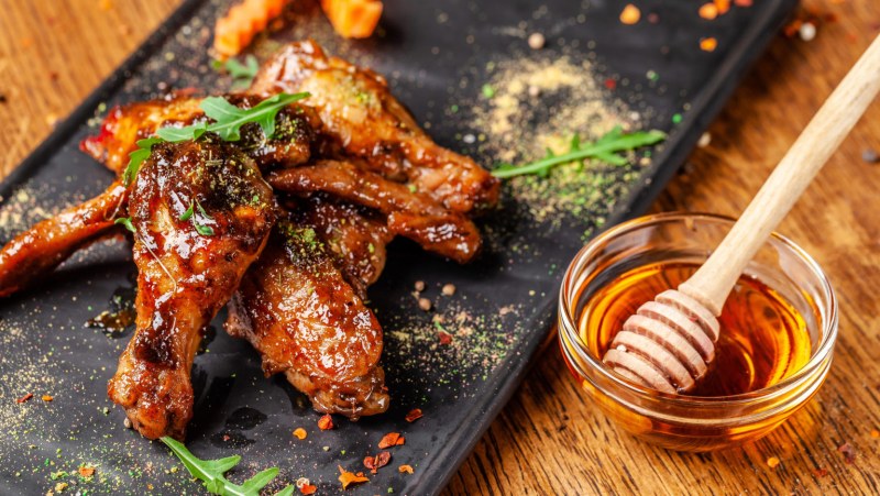 Куриные крылышки (в пряной глазури, BBQ, Чили-манго, )