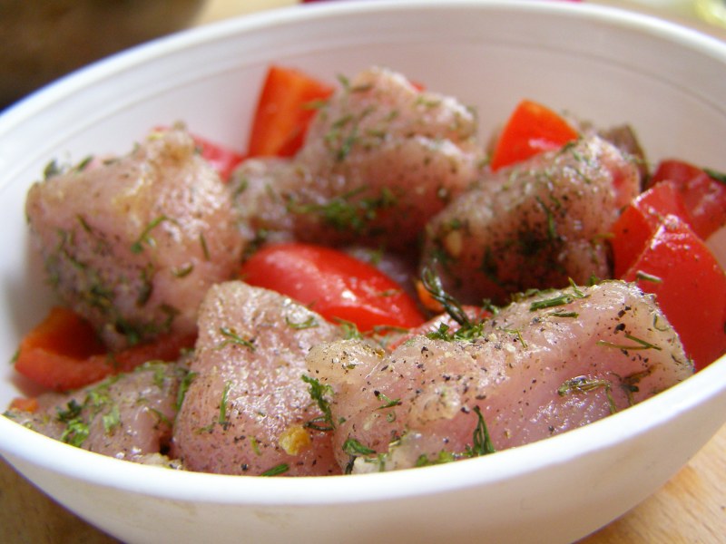 Вкусный маринад для курицы на шашлык