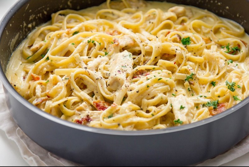 Паста с курицей и грибами удон сливочный соус