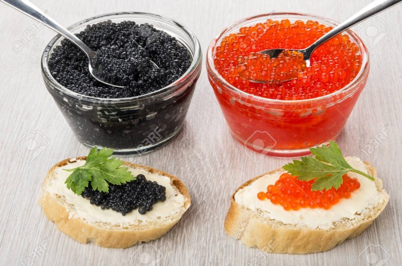 Бутерброды с красной и черной икрой