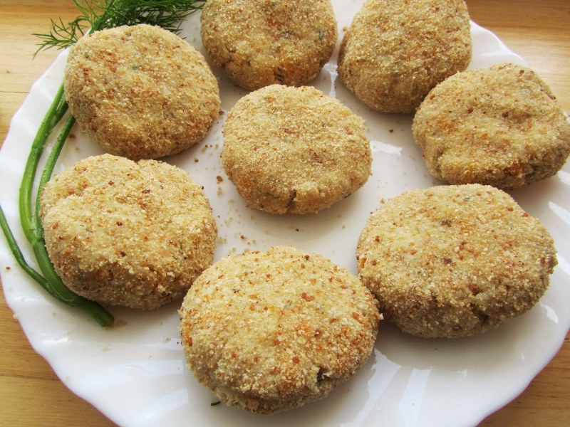 Пюре с котлетой и горошком