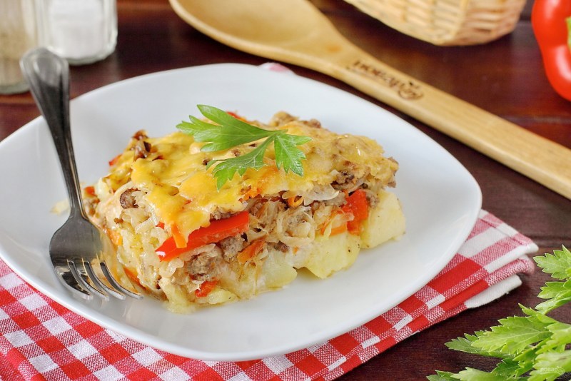 Капустная запеканка с фаршем в духовке
