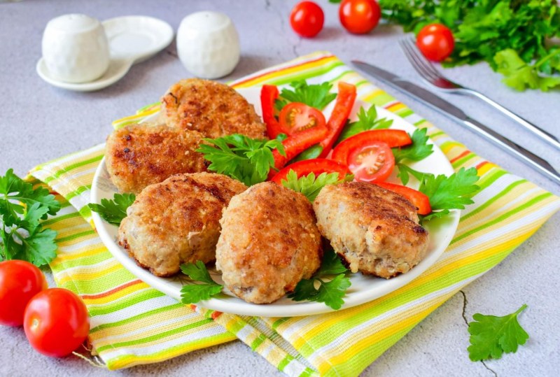 Мясные биточки из фарша