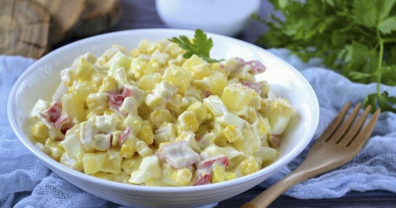 Крабовые палочки ананас кукуруза