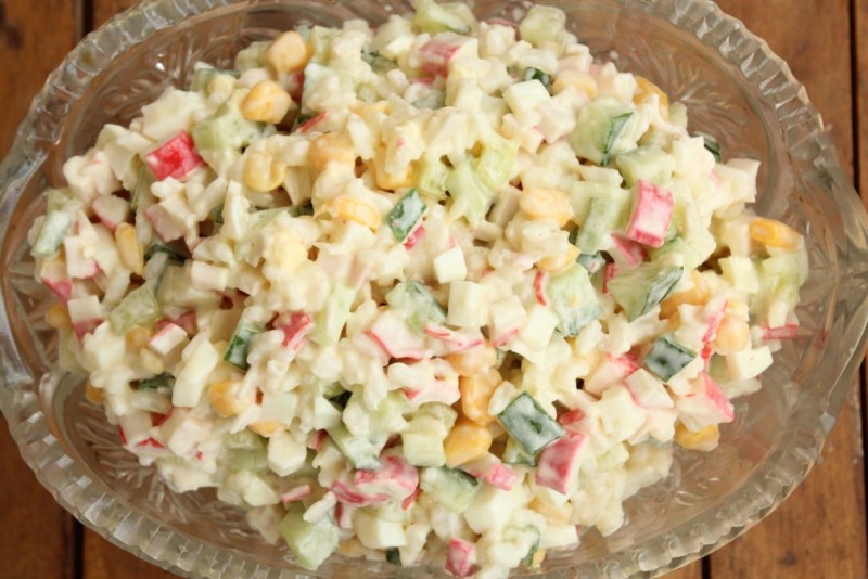 Салат с крабовыми палочками соломкой