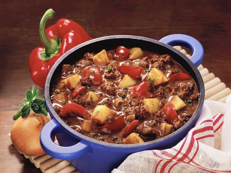 Мясо с фасолью и овощами