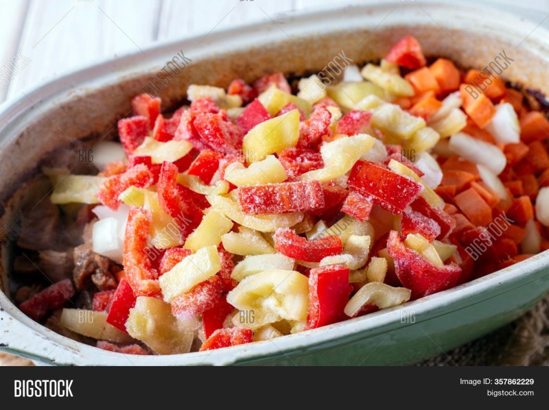 Мясо в духовке с болгарским перцем