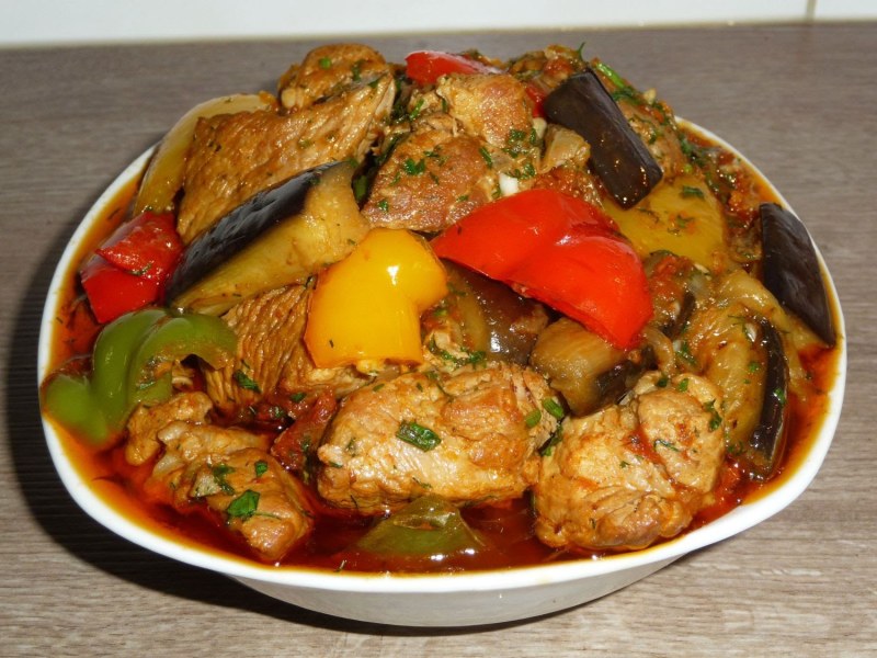 Тушеные баклажаны с мясом
