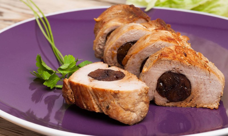 Свинина с грибами и сыром
