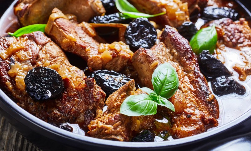 Куриные рулетики с черносливом и курагой