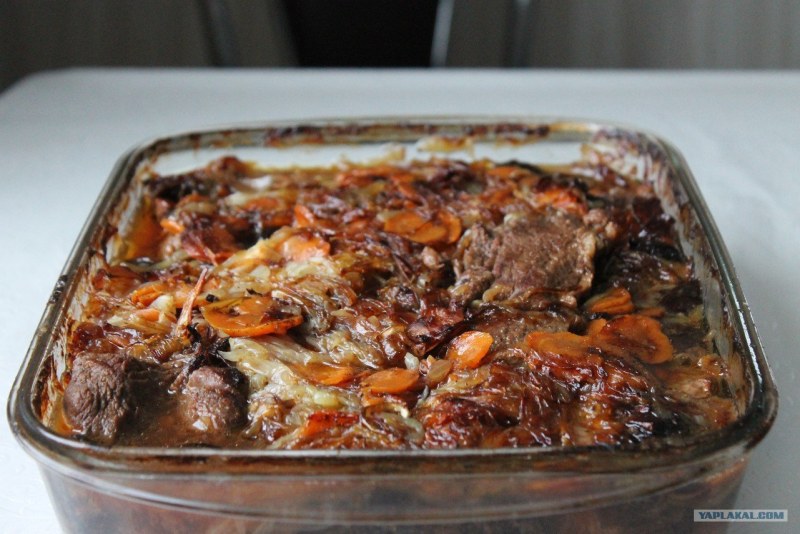 Мясо с черносливом в духовке свинина